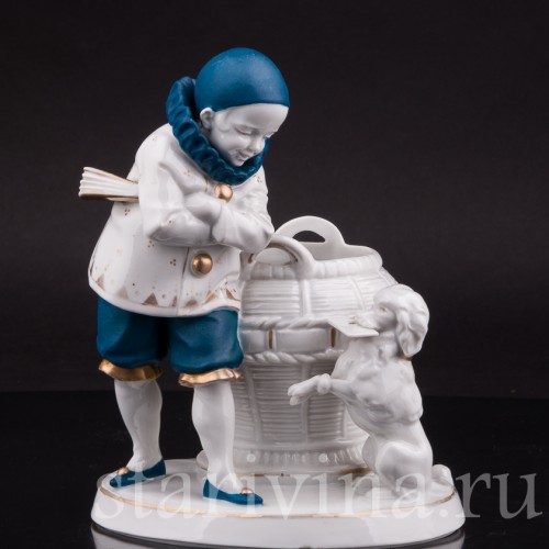 Фарфоровая статуэтка мальчика Пьеро с пуделем, Hertwig & Co, Германия, 1920-30 гг.