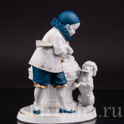 Фарфоровая статуэтка мальчика Пьеро с пуделем, Hertwig & Co, Германия, 1920-30 гг.