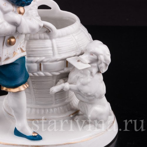 Фарфоровая статуэтка мальчика Пьеро с пуделем, Hertwig & Co, Германия, 1920-30 гг.