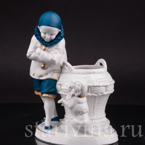 Фарфоровая статуэтка мальчика Пьеро с пуделем, Hertwig & Co, Германия, 1920-30 гг.