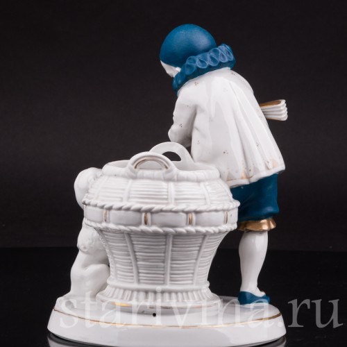 Фарфоровая статуэтка мальчика Пьеро с пуделем, Hertwig & Co, Германия, 1920-30 гг.