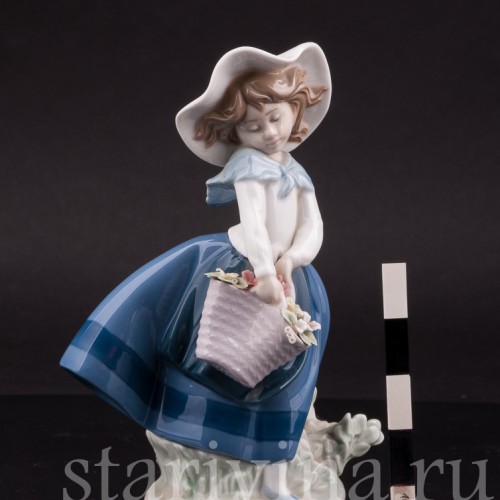 Фигурка из фарфора Девочка в шляпке, Lladro, Испания, вт пол. 20 века.