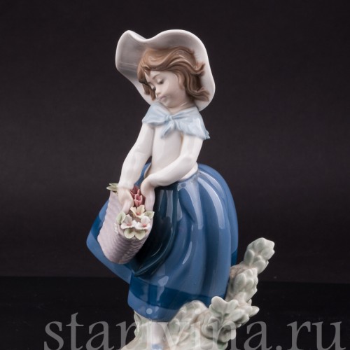 Фигурка из фарфора Девочка в шляпке, Lladro, Испания, вт пол. 20 века.
