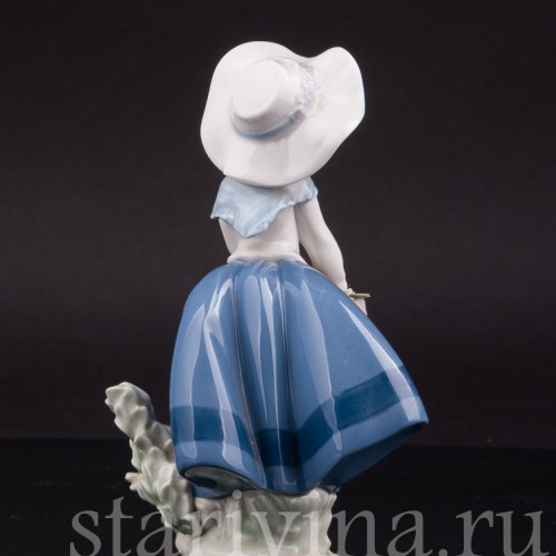 Фигурка из фарфора Девочка в шляпке, Lladro, Испания, вт пол. 20 века.