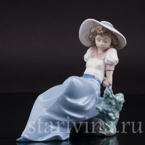 Фигурка из фарфора Девушка с птичкой, NAO, Испания, 1987 г.