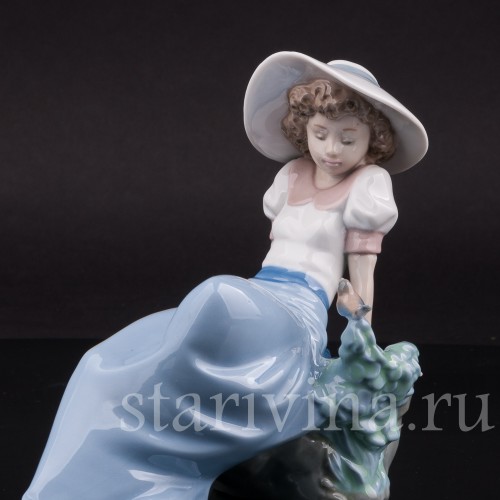 Фигурка из фарфора Девушка с птичкой, NAO, Испания, 1987 г.