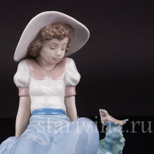Фигурка из фарфора Девушка с птичкой, NAO, Испания, 1987 г.