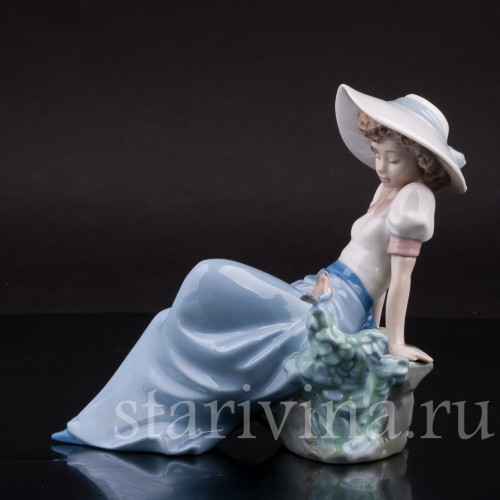 Фигурка из фарфора Девушка с птичкой, NAO, Испания, 1987 г.
