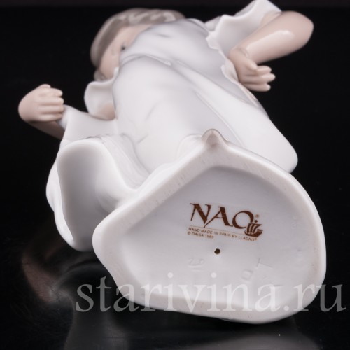 Фарфоровая фигурка Девочка в белом платье, NAO, Испания, 1989 год.