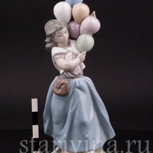 Фигурка девочки из фарфора Продавщица шариков, Lladro, Испания, вт. пол. 20 в.