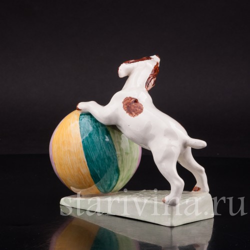 Фаянсовая фигурка Собака с мячиком, von Marcell GOLDSCHEIDER With Myott Son & Co, Англия, 1940-60 гг.
