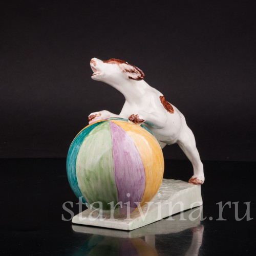 Фаянсовая фигурка Собака с мячиком, von Marcell GOLDSCHEIDER With Myott Son & Co, Англия, 1940-60 гг.