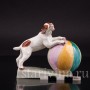 Фаянсовая фигурка Собака с мячиком, von Marcell GOLDSCHEIDER With Myott Son & Co, Англия, 1940-60 гг.