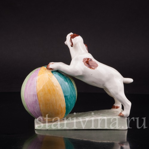 Фаянсовая фигурка Собака с мячиком, von Marcell GOLDSCHEIDER With Myott Son & Co, Англия, 1940-60 гг.