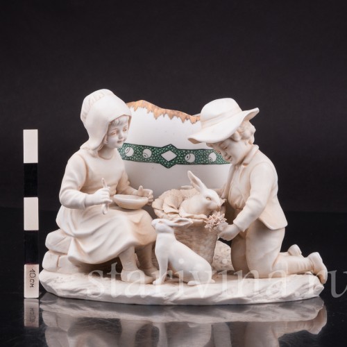 Фарфоровая композиция Пара, кормящая кроликов, Muller & Co, Германия, 1907-52 гг.