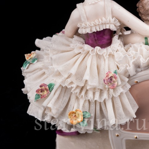 Фарфоровая статуэтка Две балерины на кресле, кружевная, Ackermann & Fritze, Германия, пер. пол. 20 в.