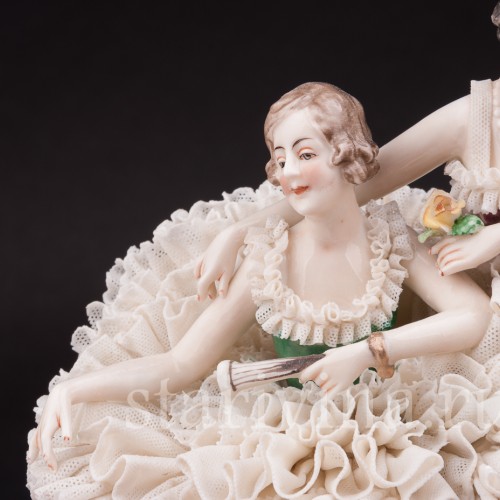 Фарфоровая статуэтка Две балерины на кресле, кружевная, Ackermann & Fritze, Германия, пер. пол. 20 в.