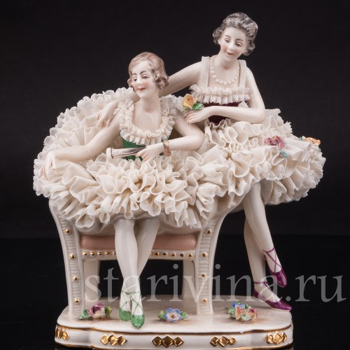 Фарфоровая статуэтка Две балерины на кресле, кружевная, Ackermann & Fritze, Германия, пер. пол. 20 в.