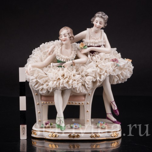 Фарфоровая статуэтка Две балерины на кресле, кружевная, Ackermann & Fritze, Германия, пер. пол. 20 в.