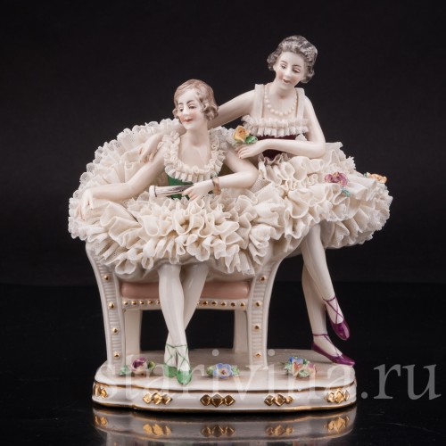 Фарфоровая статуэтка Две балерины на кресле, кружевная, Ackermann & Fritze, Германия, пер. пол. 20 в.