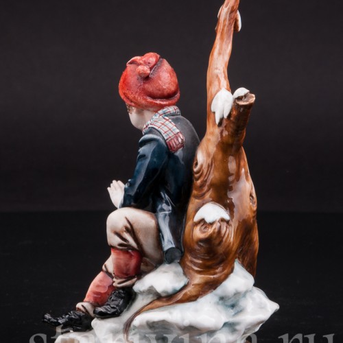 Фарфоровая статуэтка мальчика Аллегория зимы, Capodimonte, Италия, вт. пол. 20 века.