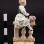 Фарфоровая фигурка Девочка с корзиной фруктов, Volkstedt, Германия, кон. 19 века.
