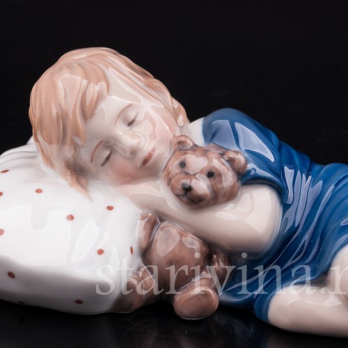 Фигурка из фарфора Спящая девочка с мишкой, Royal Copenhagen, Дания, 1999-2004 гг.