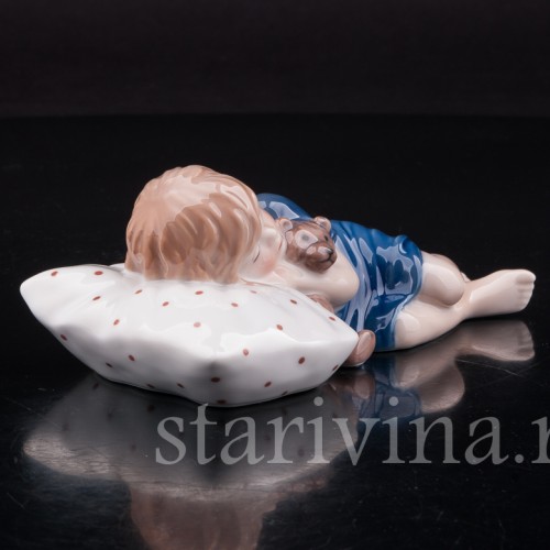 Фигурка из фарфора Спящая девочка с мишкой, Royal Copenhagen, Дания, 1999-2004 гг.