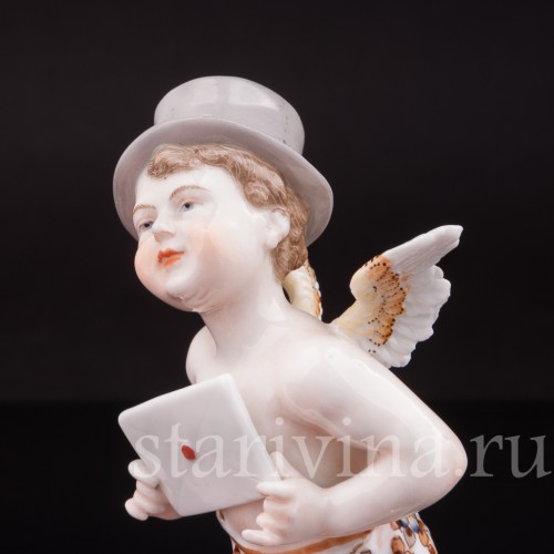 Фигурка из фарфора Ангелочек с письмом, Volkstedt, Германия, 19 в.