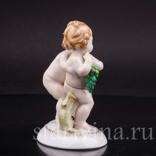 Фигурка из фарфора Малыши с виноградной гроздью, Hertwig & Co, Германия, нач. 20 в.