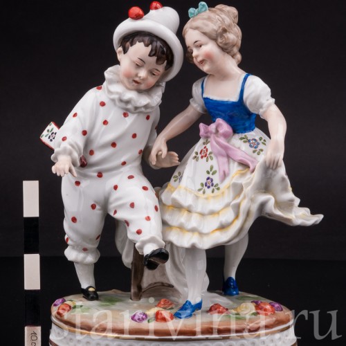 Фарфоровая статуэтка Мальчик арлекин и девочка, Unterweissbach, Германия, кон. 19 - нач. 20 вв.