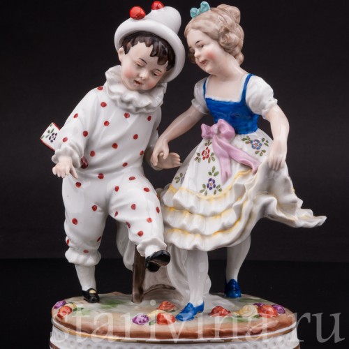 Фарфоровая статуэтка Мальчик арлекин и девочка, Unterweissbach, Германия, кон. 19 - нач. 20 вв.