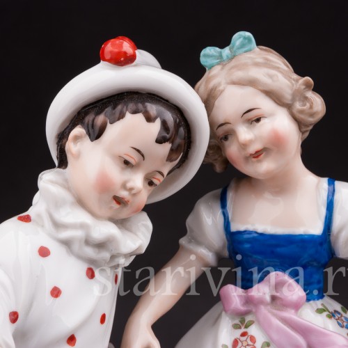 Фарфоровая статуэтка Мальчик арлекин и девочка, Unterweissbach, Германия, кон. 19 - нач. 20 вв.