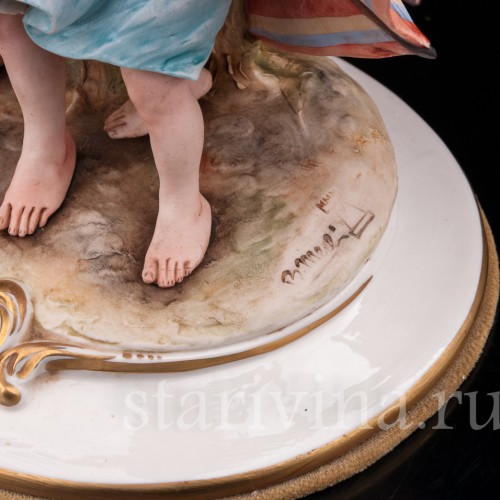 Фарфоровая статуэтка Под зонтом, Bruno Merli, Италия, сер. 20 в.