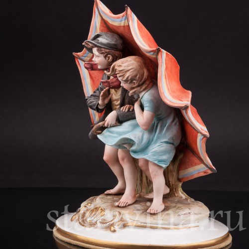 Фарфоровая статуэтка Под зонтом, Bruno Merli, Италия, сер. 20 в.