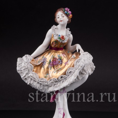 Уцененная фарфоровая статуэтка Балерина, кружевная, Volkstedt, Германия, до 1935 г.
