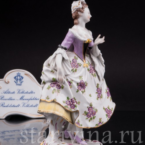 Статуэтка из фарфора Девушка в сиреневом, Volkstedt, Германия, до 1935 года.