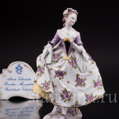 Статуэтка из фарфора Девушка в сиреневом, Volkstedt, Германия, до 1935 года.