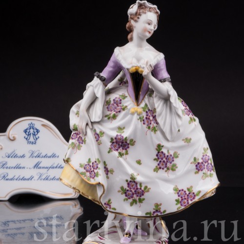 Статуэтка из фарфора Девушка в сиреневом, Volkstedt, Германия, до 1935 года.