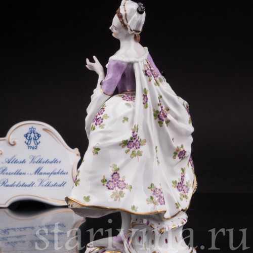 Статуэтка из фарфора Девушка в сиреневом, Volkstedt, Германия, до 1935 года.