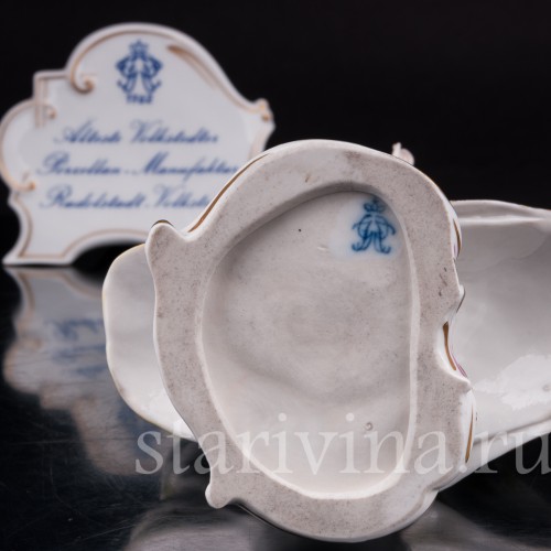 Статуэтка из фарфора Девушка в сиреневом, Volkstedt, Германия, до 1935 года.