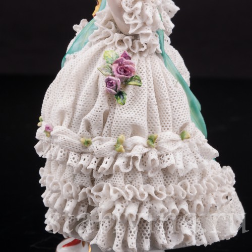 Фарфоровая статуэтка Девушка с зеленой шалью, кружевная, Volkstedt, Германия, кон. 19, нач. 20 вв.