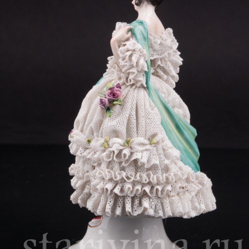 Фарфоровая статуэтка Девушка с зеленой шалью, кружевная, Volkstedt, Германия, кон. 19, нач. 20 вв.