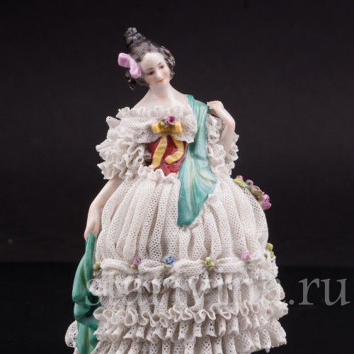 Фарфоровая статуэтка Девушка с зеленой шалью, кружевная, Volkstedt, Германия, кон. 19, нач. 20 вв.