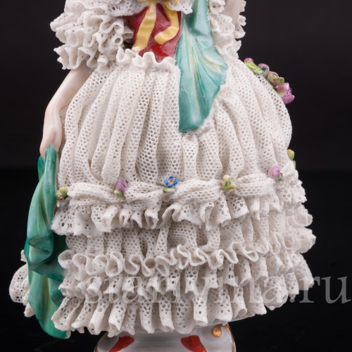 Фарфоровая статуэтка Девушка с зеленой шалью, кружевная, Volkstedt, Германия, кон. 19, нач. 20 вв.