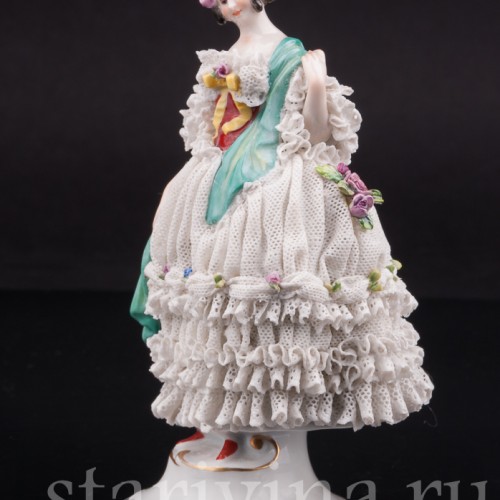 Фарфоровая статуэтка Девушка с зеленой шалью, кружевная, Volkstedt, Германия, кон. 19, нач. 20 вв.