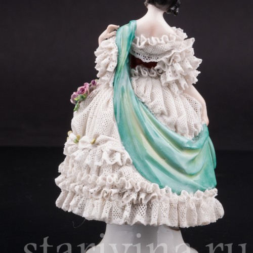 Фарфоровая статуэтка Девушка с зеленой шалью, кружевная, Volkstedt, Германия, кон. 19, нач. 20 вв.
