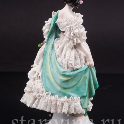 Фарфоровая статуэтка Девушка с зеленой шалью, кружевная, Volkstedt, Германия, кон. 19, нач. 20 вв.