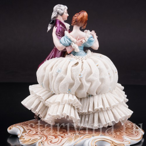 Фарфоровая фигурка Танцующая пара, кружевная, Capodimonte, Италия, вт пол. 20 века.