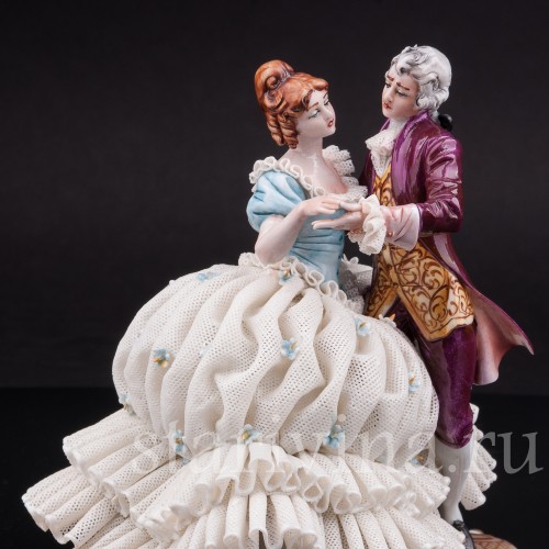 Фарфоровая фигурка Танцующая пара, кружевная, Capodimonte, Италия, вт пол. 20 века.